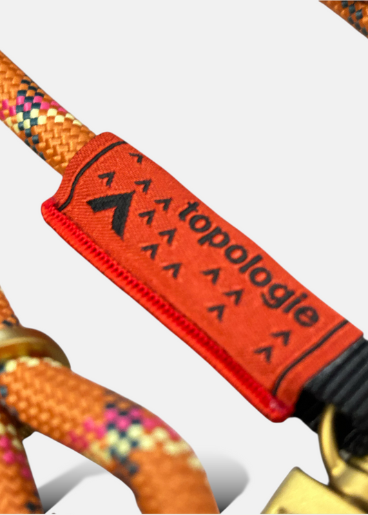 photo du detail du logo sur Cordon Topologie 8mm Rope Orange Helix