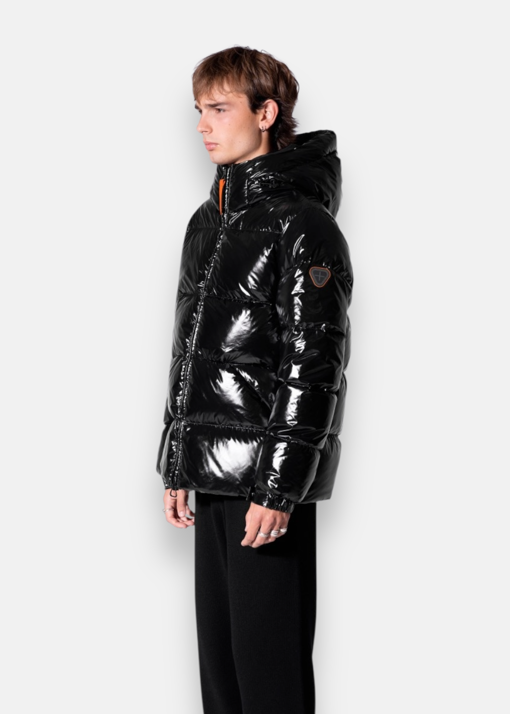 doudoune gertrude noir pour homme de profil sur un mannequin