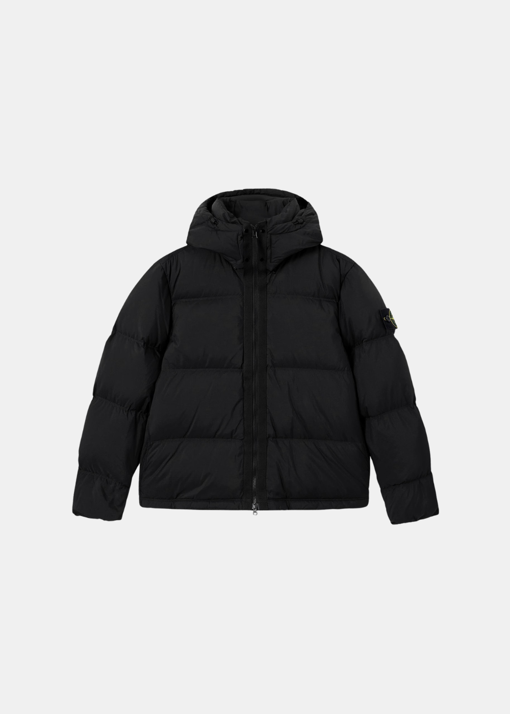 Doudoune noire technique posée à plat, vue de face (4_7.png), dotée d'une fermeture zippée et du badge boussole Stone Island sur la manche gauche.