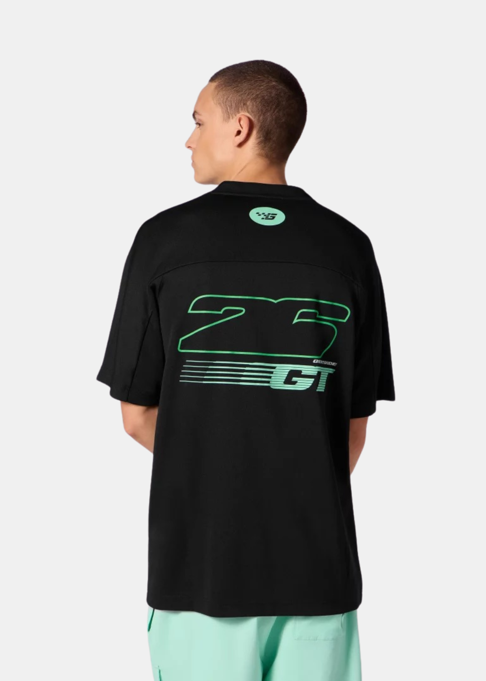 Vue de dos du t-shirt Gertrude Baris noir avec inscription graphique verte.