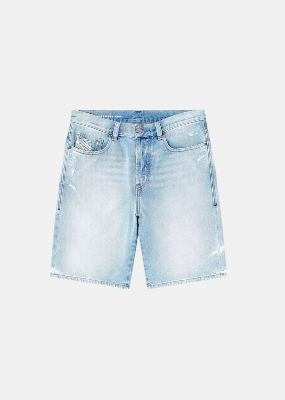 Homme - Short en denim bleu clair Diesel avec légers délavages et moustaches sur le haut des cuisses. Vue de face à plat.