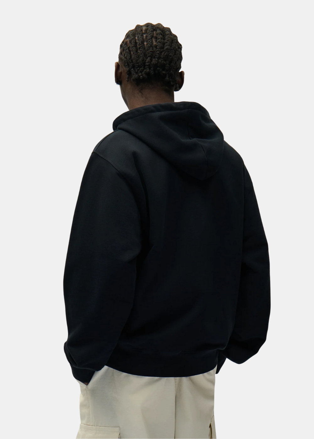 Hoodie zippé noir Arte Antwerp porté de dos par un mannequin, mettant en avant la coupe et la capuche.