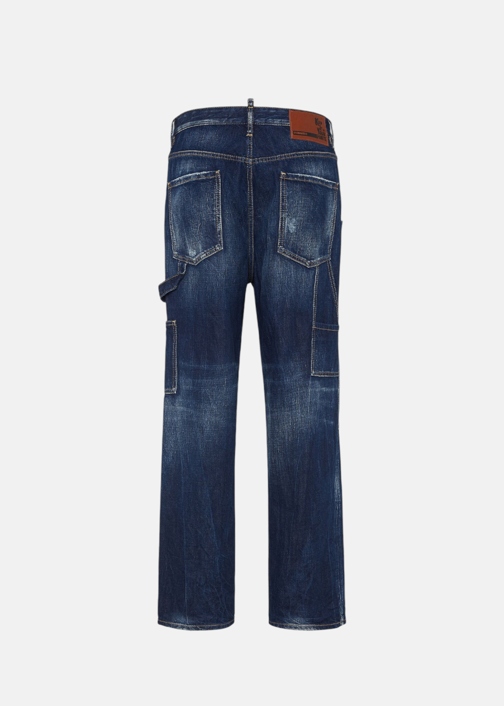 Jean Dsquared2 Carpenter bleu foncé vu de dos, montrant les poches arrière et le patch en cuir marron à la taille.