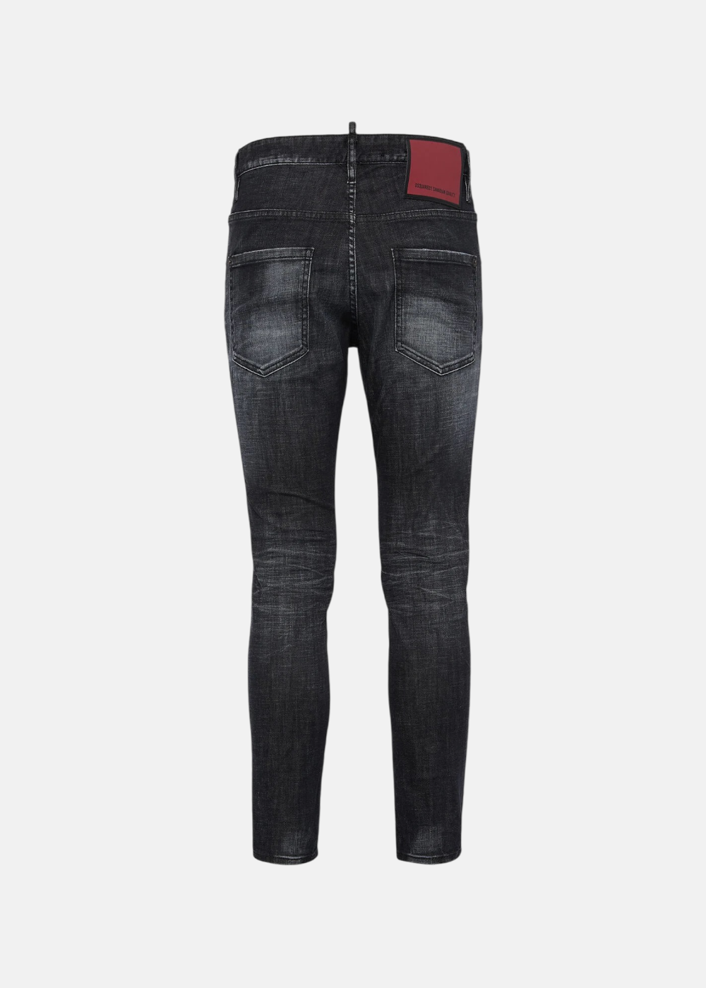 Vue arrière du jean Dsquared2 Skater noir délavé avec patch rouge au niveau de la ceinture et poches plaquées.