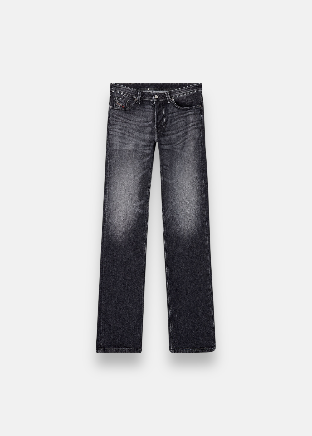 Jeans Diesel 1985 Larkee regular noir, produit seul à plat, détail de la décoloration noire/grise.