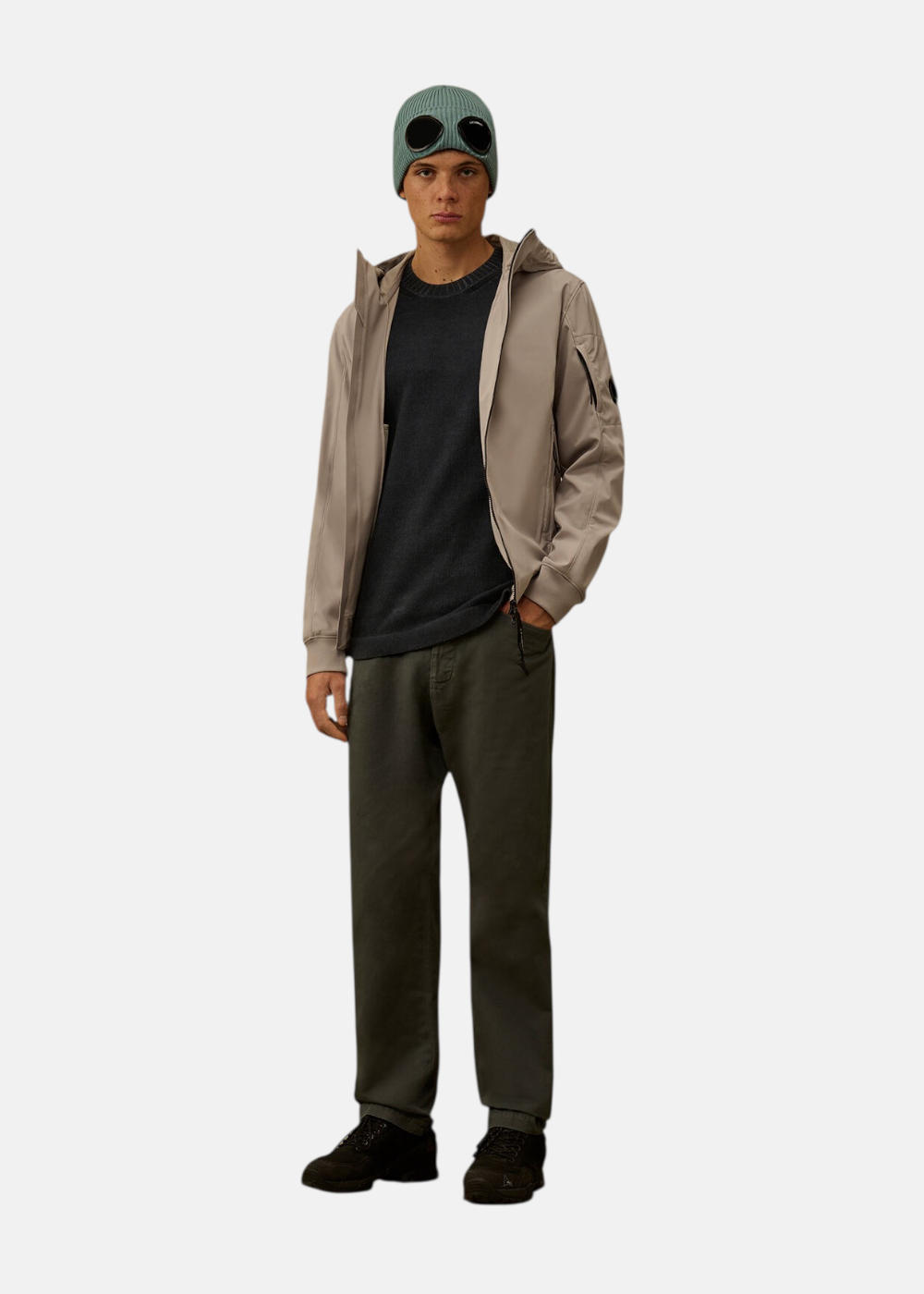 Look complet pour homme avec le pull C.P. Company Navy chenille, style urbain et sophistiqué.