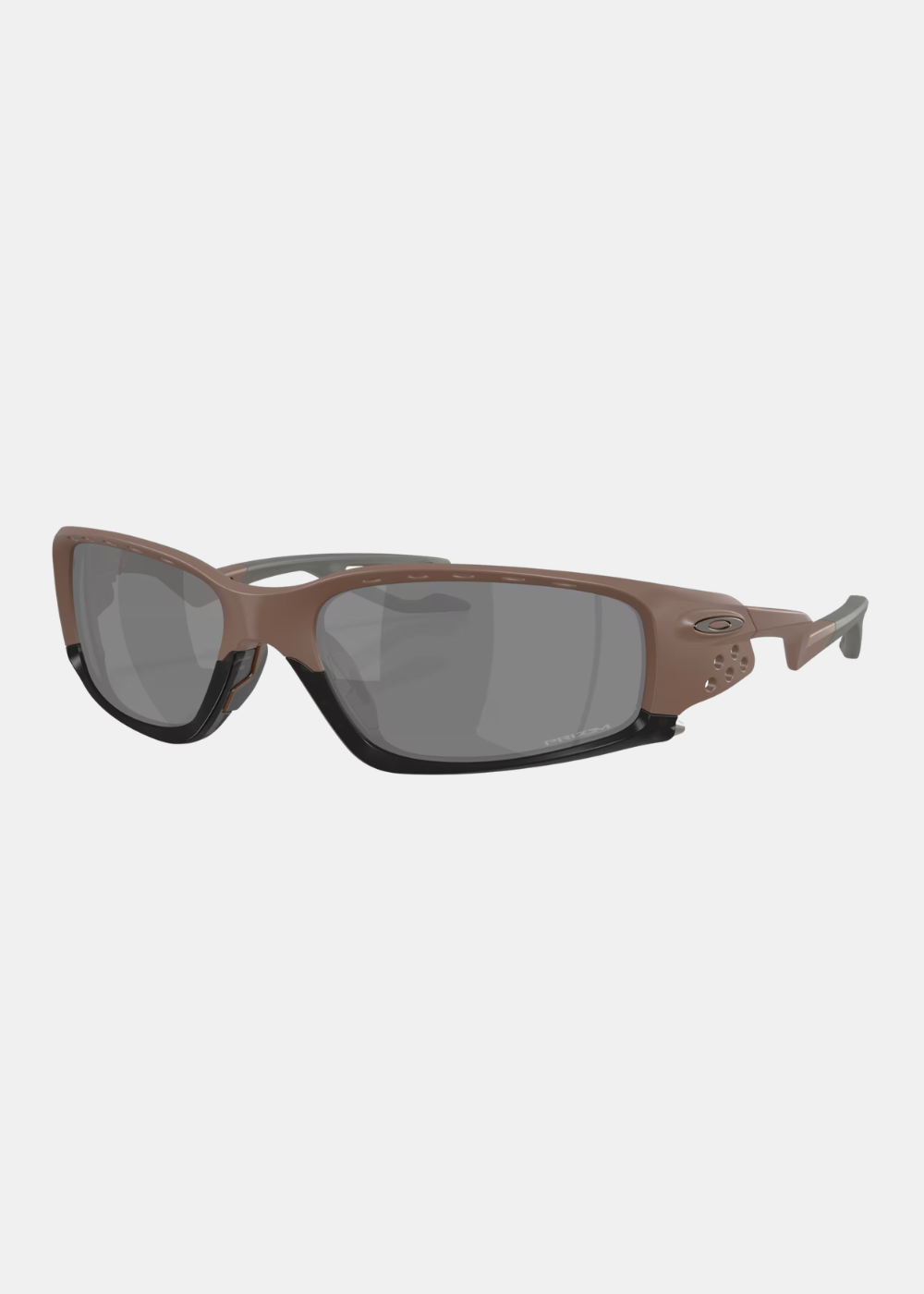 Lunettes Oakley Plantaris SQ marron mahogany de trois-quarts avec verres sombres Prizm Black et monture sport sans la la plaquette de nez gris.