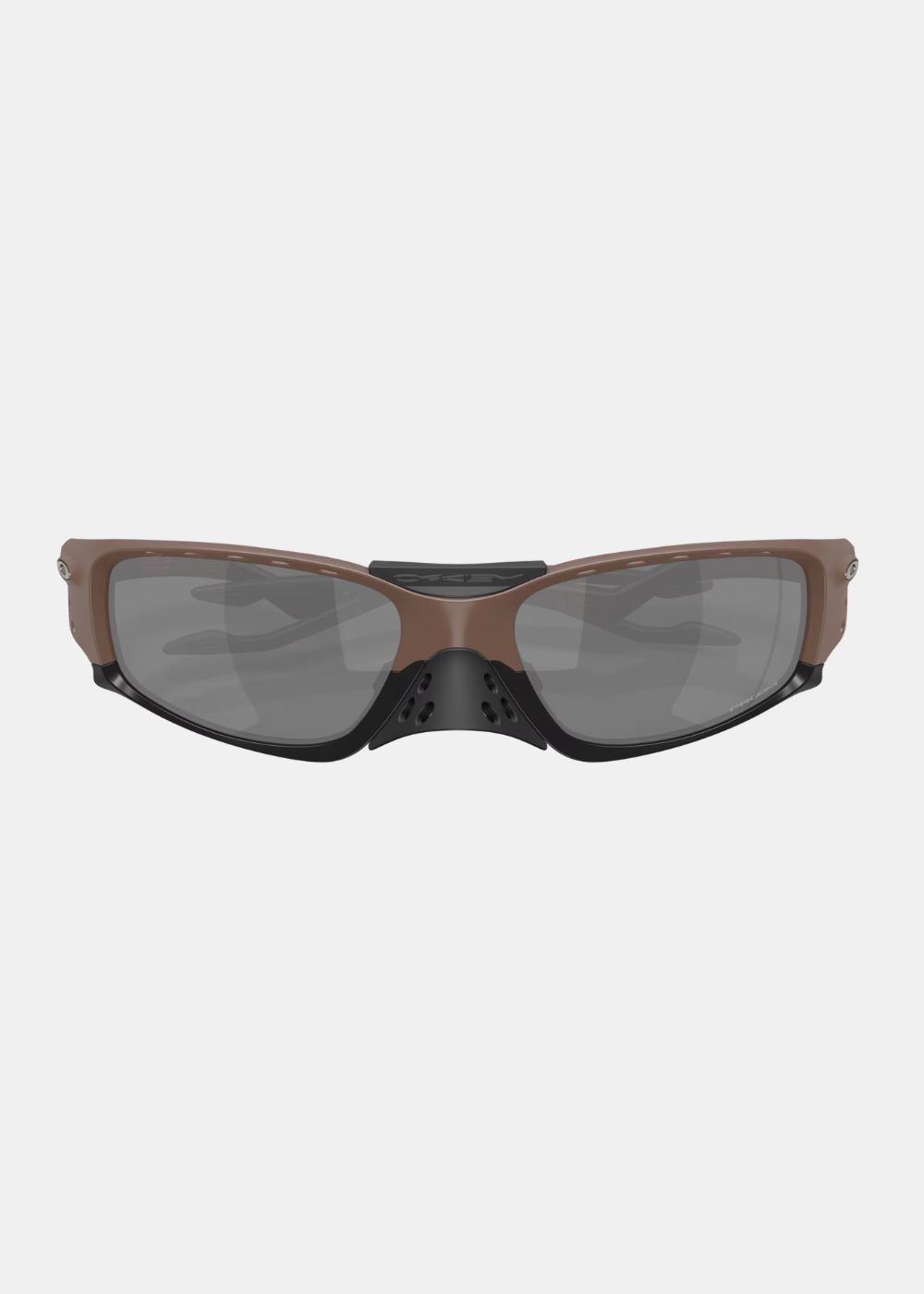 Lunettes Oakley Plantaris SQ marron mahogany de face avec verres noirs Prizm Black et pont nasal en silicone gris.