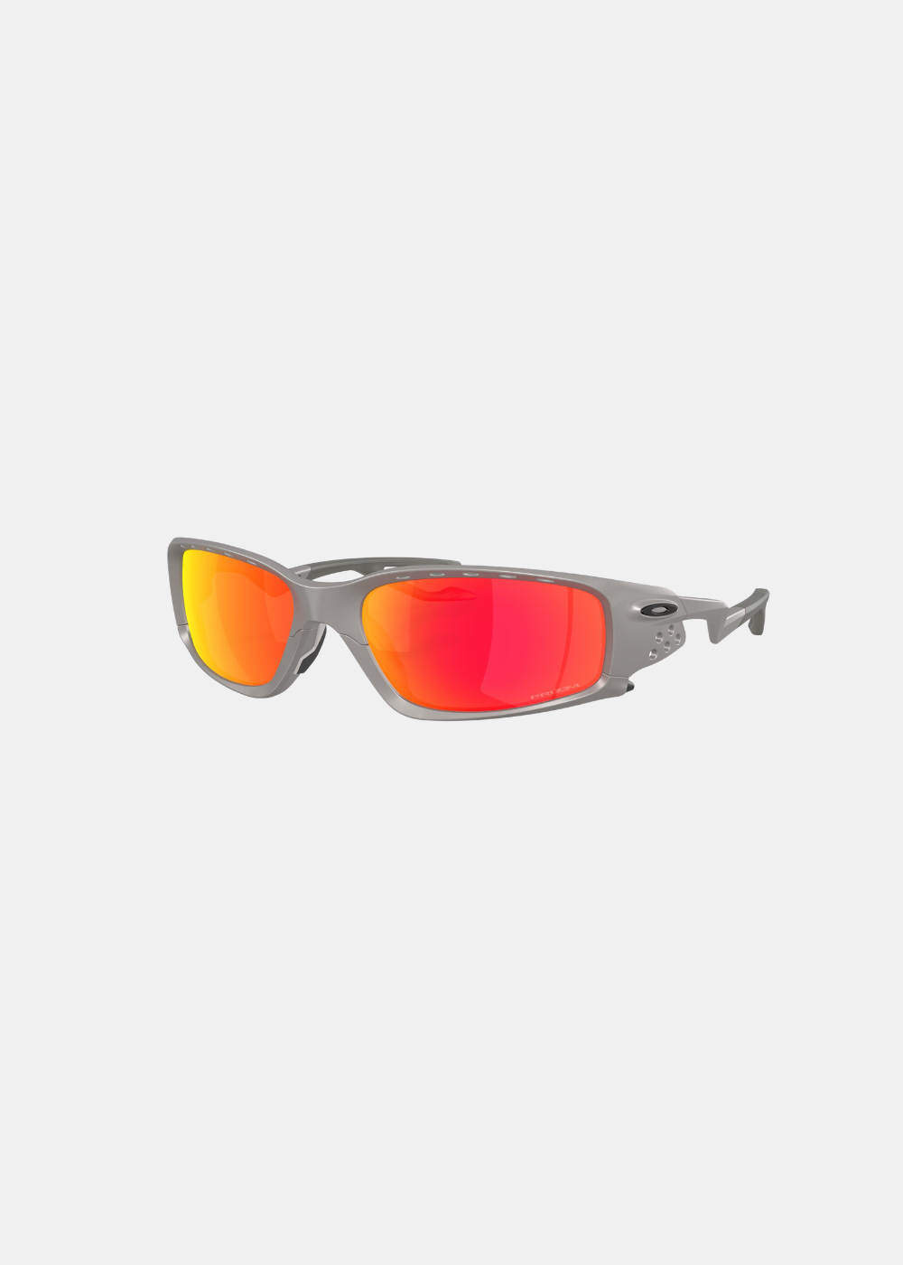 Packshot de trois-quarts face des lunettes Oakley Plantaris SQ couleur argent sans protège-nez, mettant en valeur le design futuriste de la monture et l'éclat des verres miroirs Prizm Ruby