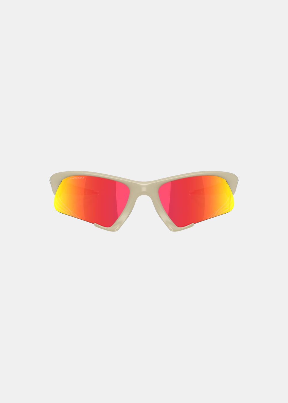 Packshot de face des lunettes de soleil Oakley Suture Jacket beiges, montrant la découpe enveloppante des verres miroirs Prizm Ruby gravés de fines lignes graphiques blanches sur le coin inférieur externe