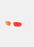 Packshot de trois-quarts face sur fond gris des lunettes Oakley Terraforma, mettant en avant la monture entièrement transparente et translucide, les verres miroirs Prizm rouges et orange, et l&