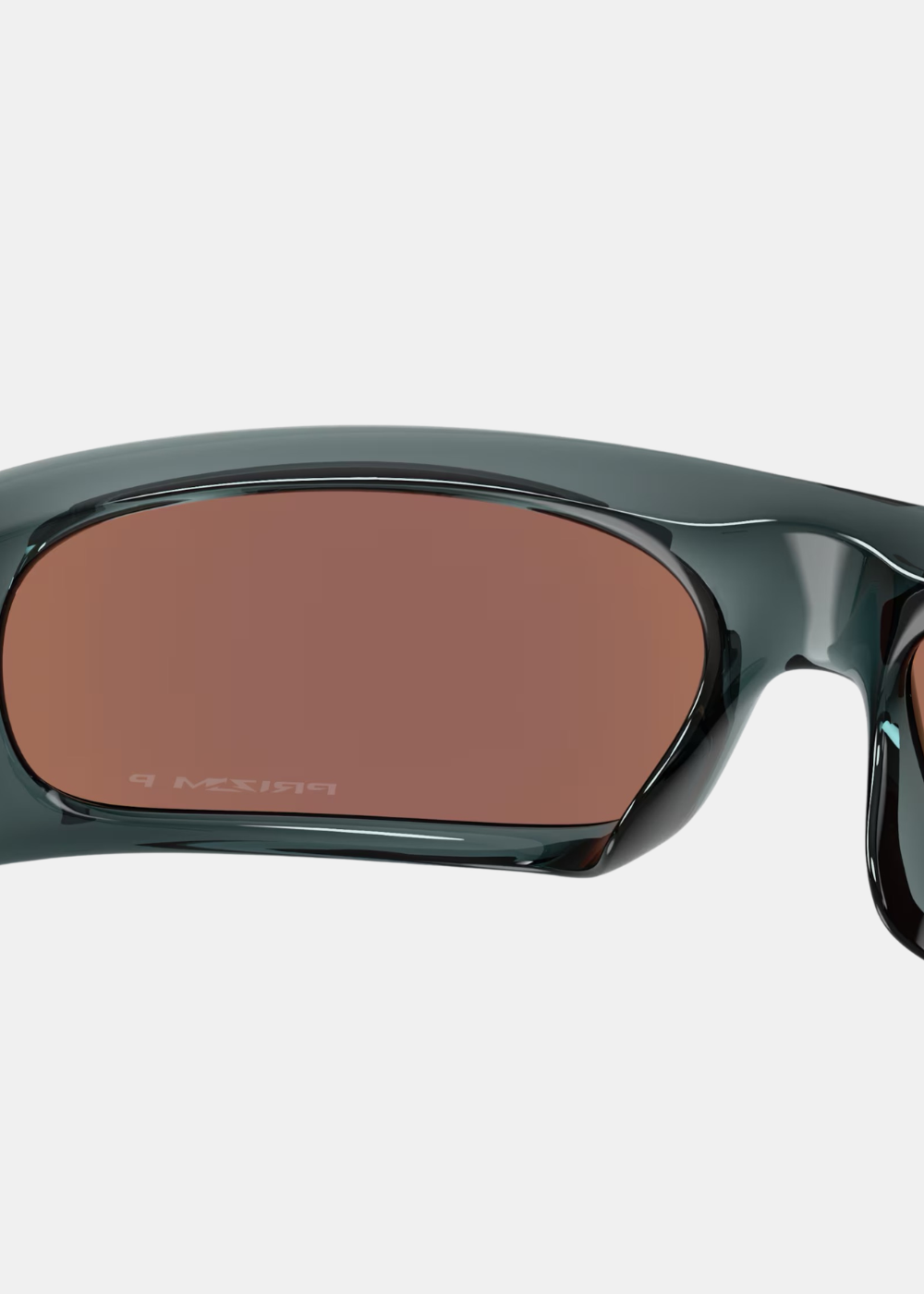 Zoom intérieur sur le verre teinté marron des lunettes Oakley Highland affichant la gravure Prizm P