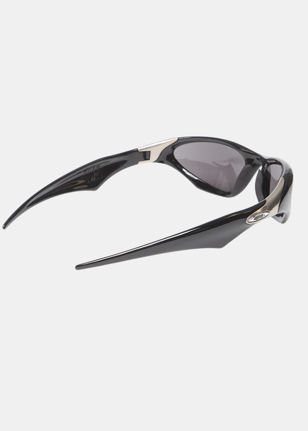 Vue arrière des lunettes de soleil Oakley MUZM Scar noires avec les branches repliées vers l'intérieur