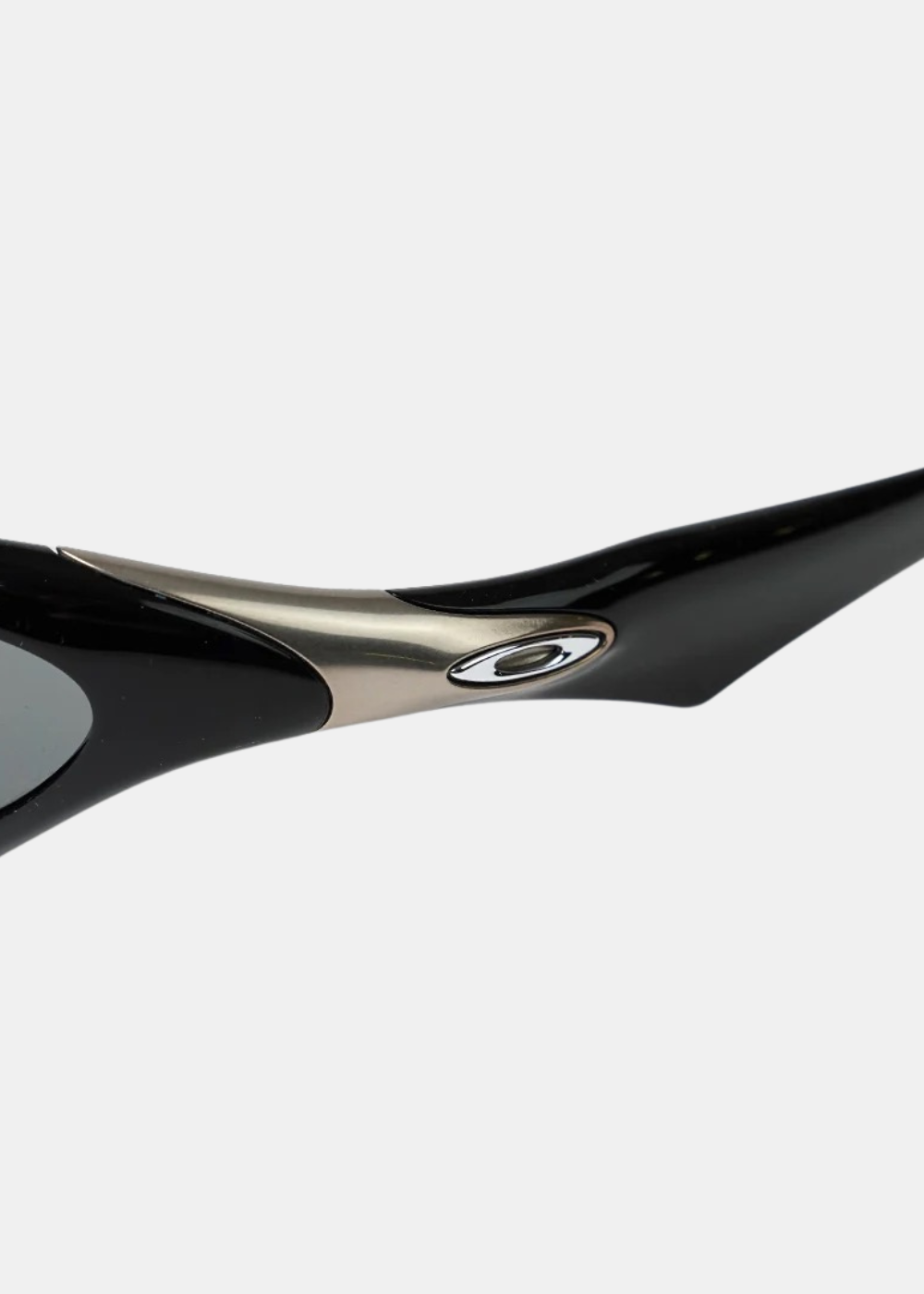 Lunettes de soleil Oakley MUZM Scar noires montrant le profil gauche de la monture profilée