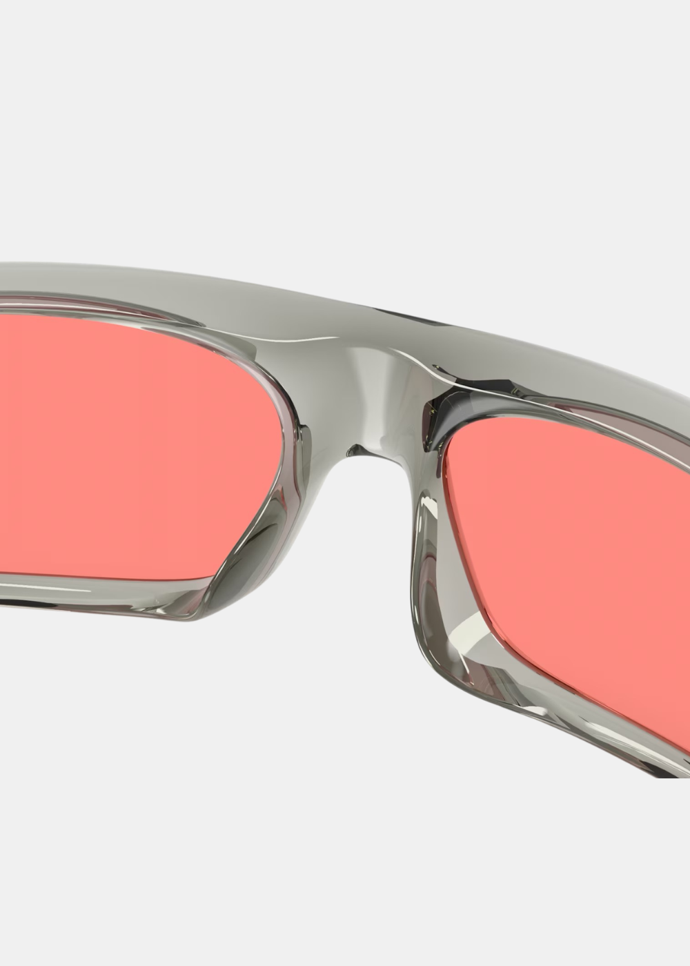 Gros plan sur le pont et les verres Prizm Peach des lunettes Oakley Highland gris transparent.