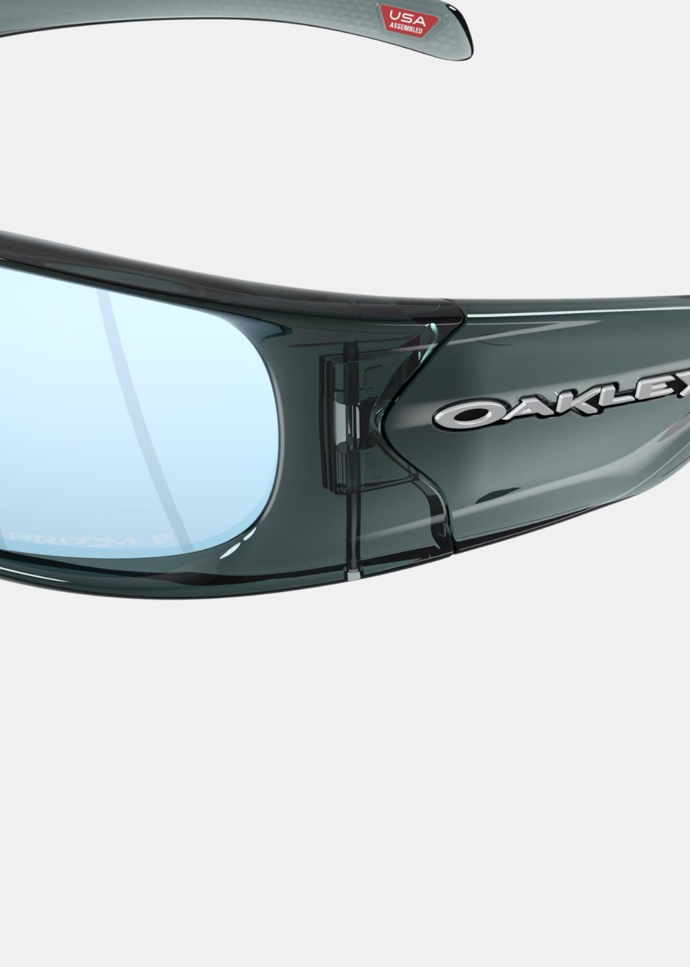 Un plan plus grand sur le logo Oakley argenté et la couleur des lunettes de soleil Highland