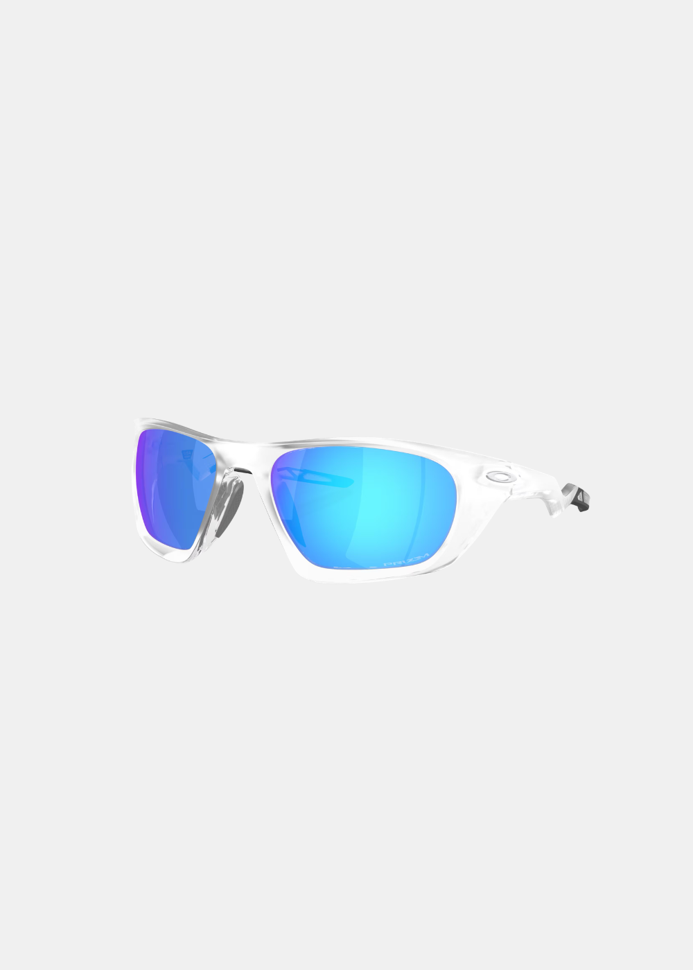 Packshot de trois-quarts face de lunettes de soleil Oakley Lateralis avec monture transparente et verres miroir Prizm saphir bleu