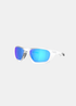 Packshot de trois-quarts face de lunettes de soleil Oakley Lateralis avec monture transparente et verres miroir Prizm saphir bleu