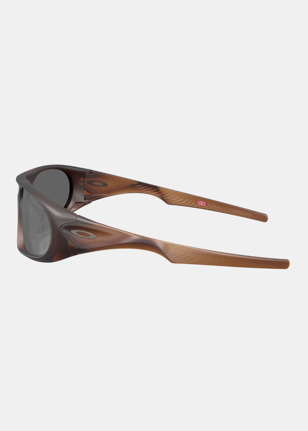 Vue de profil des lunettes Oakley Neoforma marron, mettant en avant le logo Oakley sur la branche et le marquage USA Assembled.