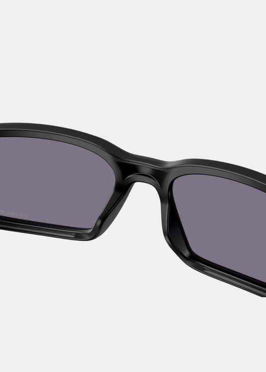 Gros plan sur le pont de nez et les verres de lunettes de soleil Oakley Terraforma