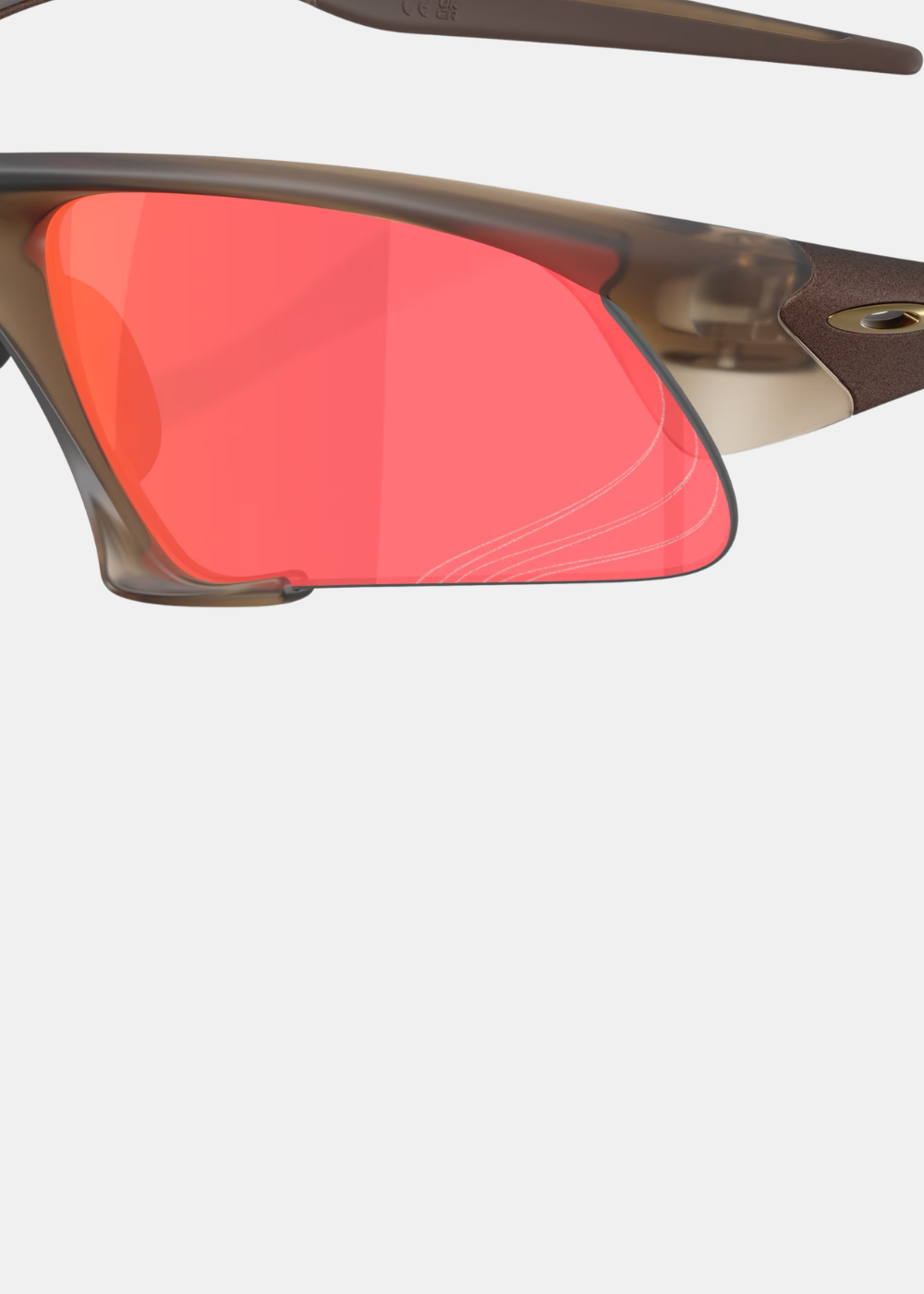 Gros plan sur le verre prizm trail torch rouge et la monture brun translucide Suture Jacket