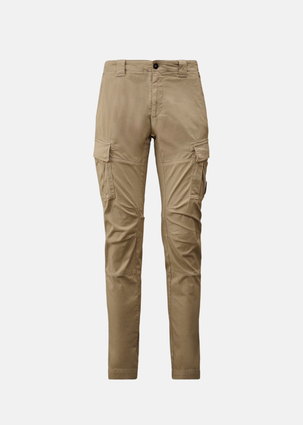 Pantalon cargo stretch sateen beige C.P. Company présenté de face sur fond uni blanc