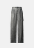 Packshot de face sur fond blanc d un pantalon cargo gris CP Company en nylon froissé à coupe droite et taille élastique