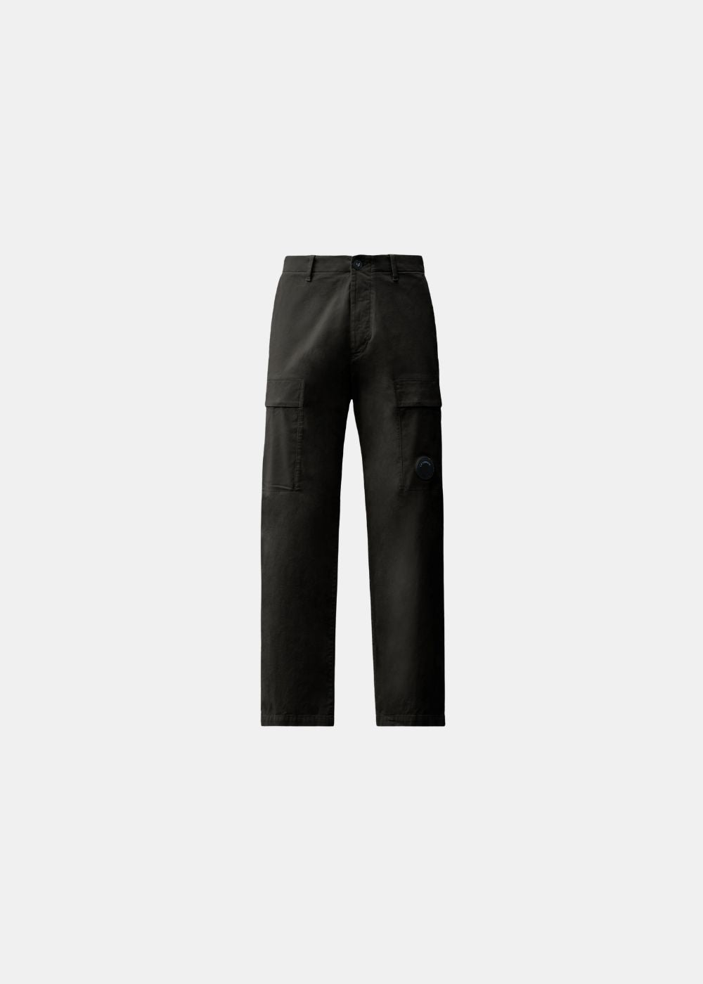 Pantalon Cargo Homme C.P. Company en cotón stretch noir avec poche cargo et verre de lentille vue de face
