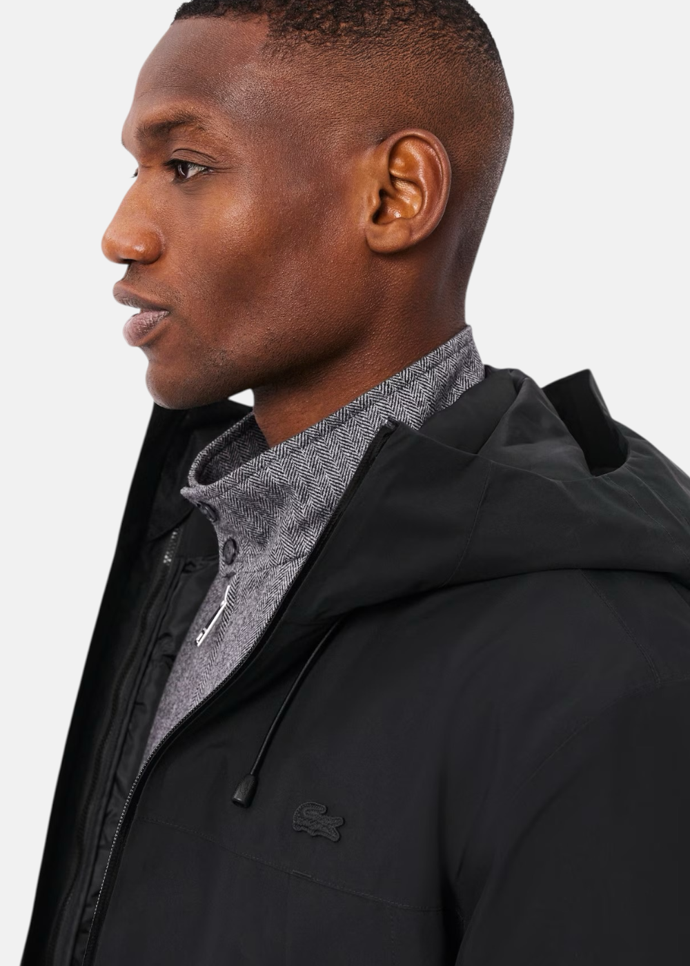 Zoom sur le col de la parka portée