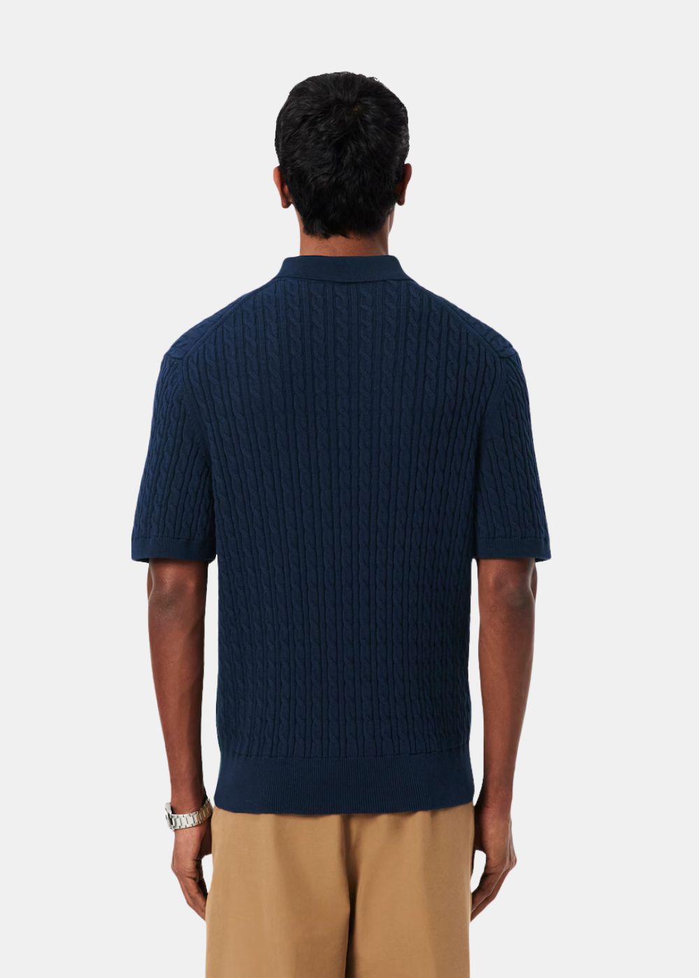 Vue de dos du polo Lacoste bleu marine en maille torsadée coupe classique.