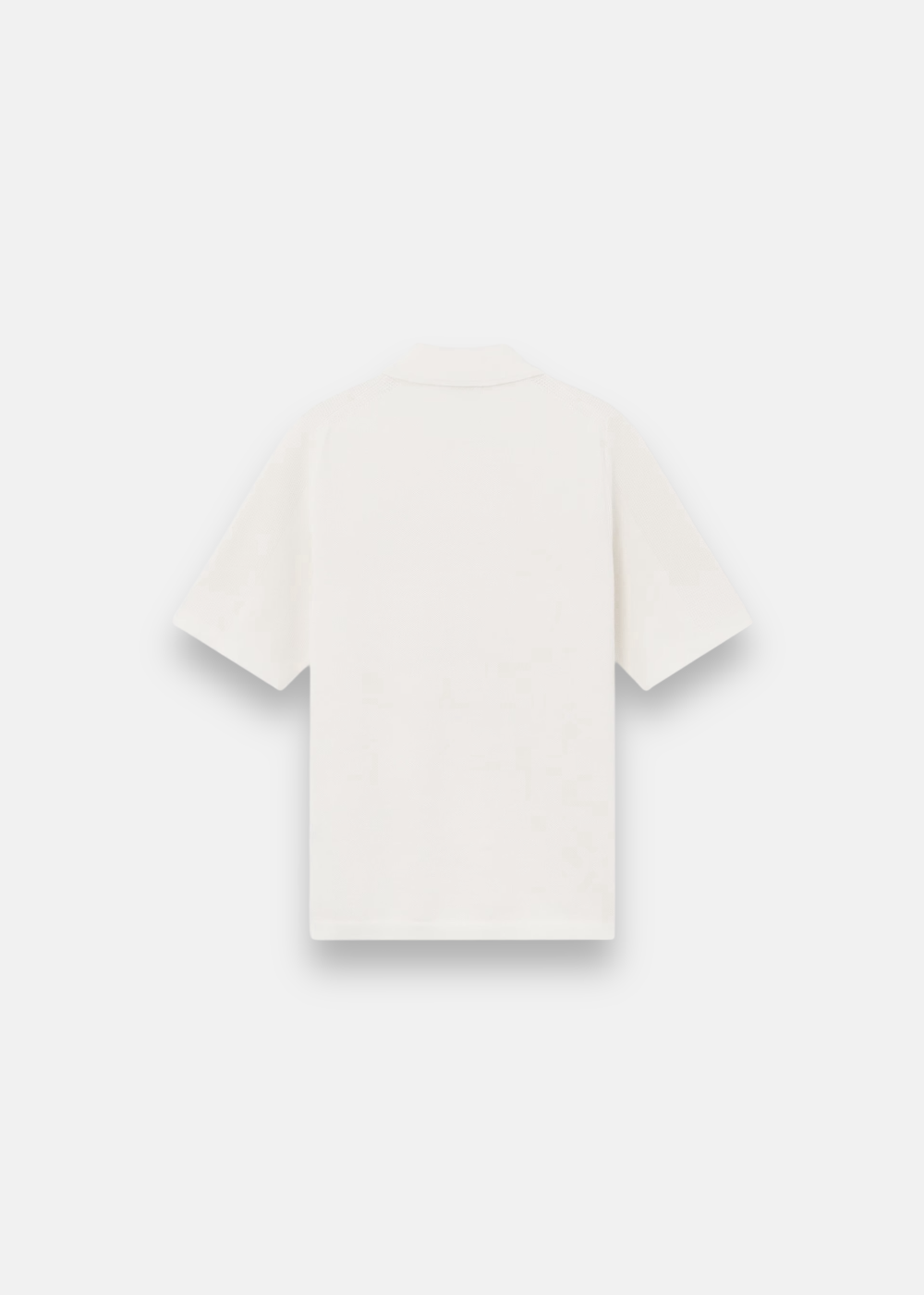 Vue arrière à plat du polo Stone Island blanc, montrant la coupe et les finitions du col en coton biologique.