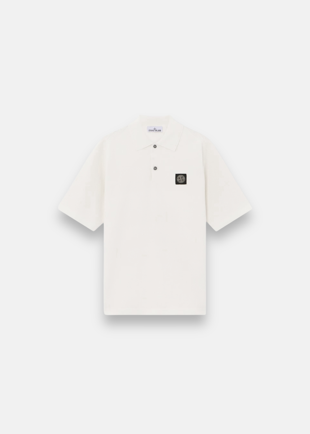 Polo Stone Island blanc en coton bio Micro Stitch présenté à plat de face avec patch boussole