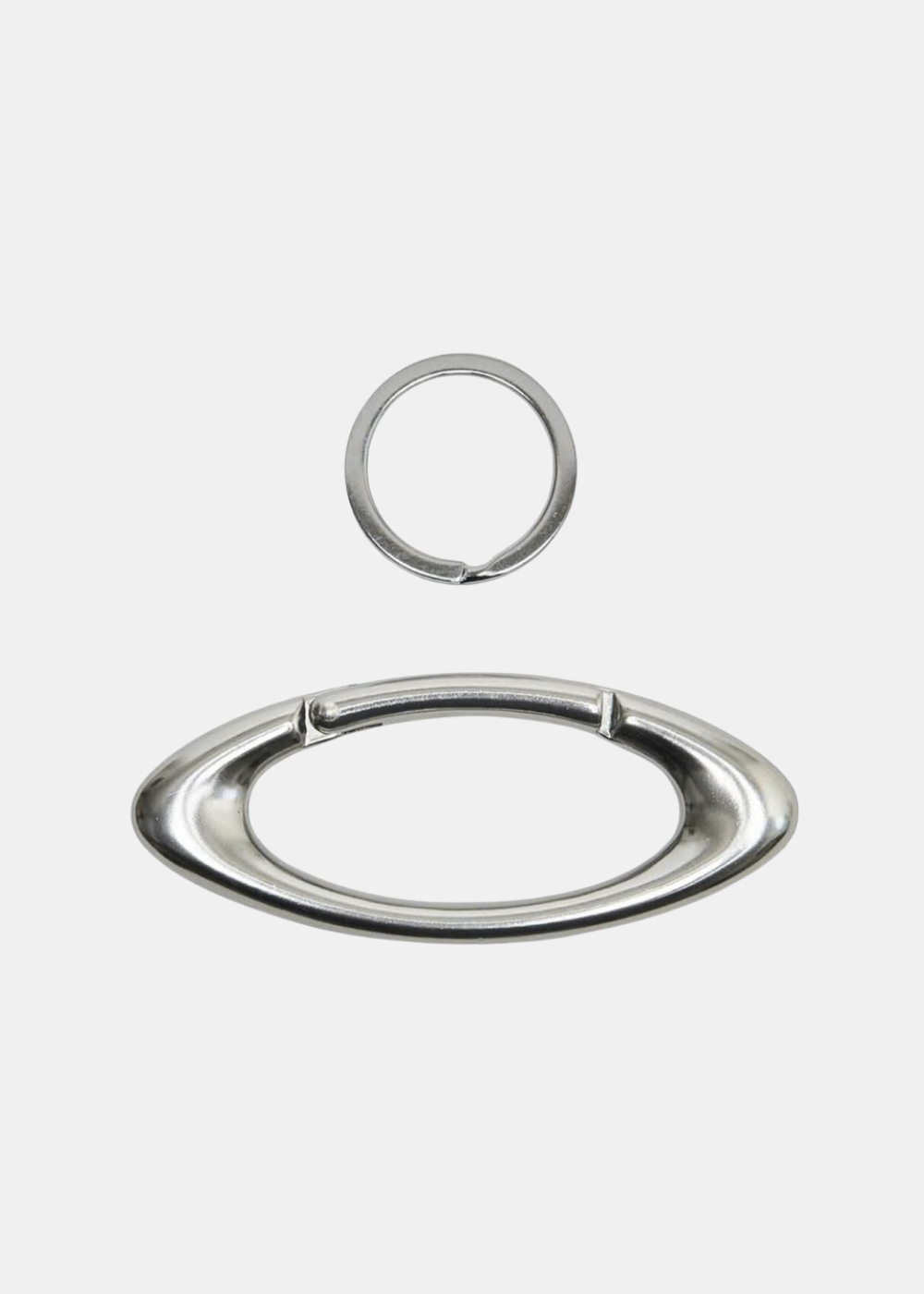 Porte-clés mousqueton Oakley Essential Icon en forme de logo Ellipse argent avec son anneau métallique argenté