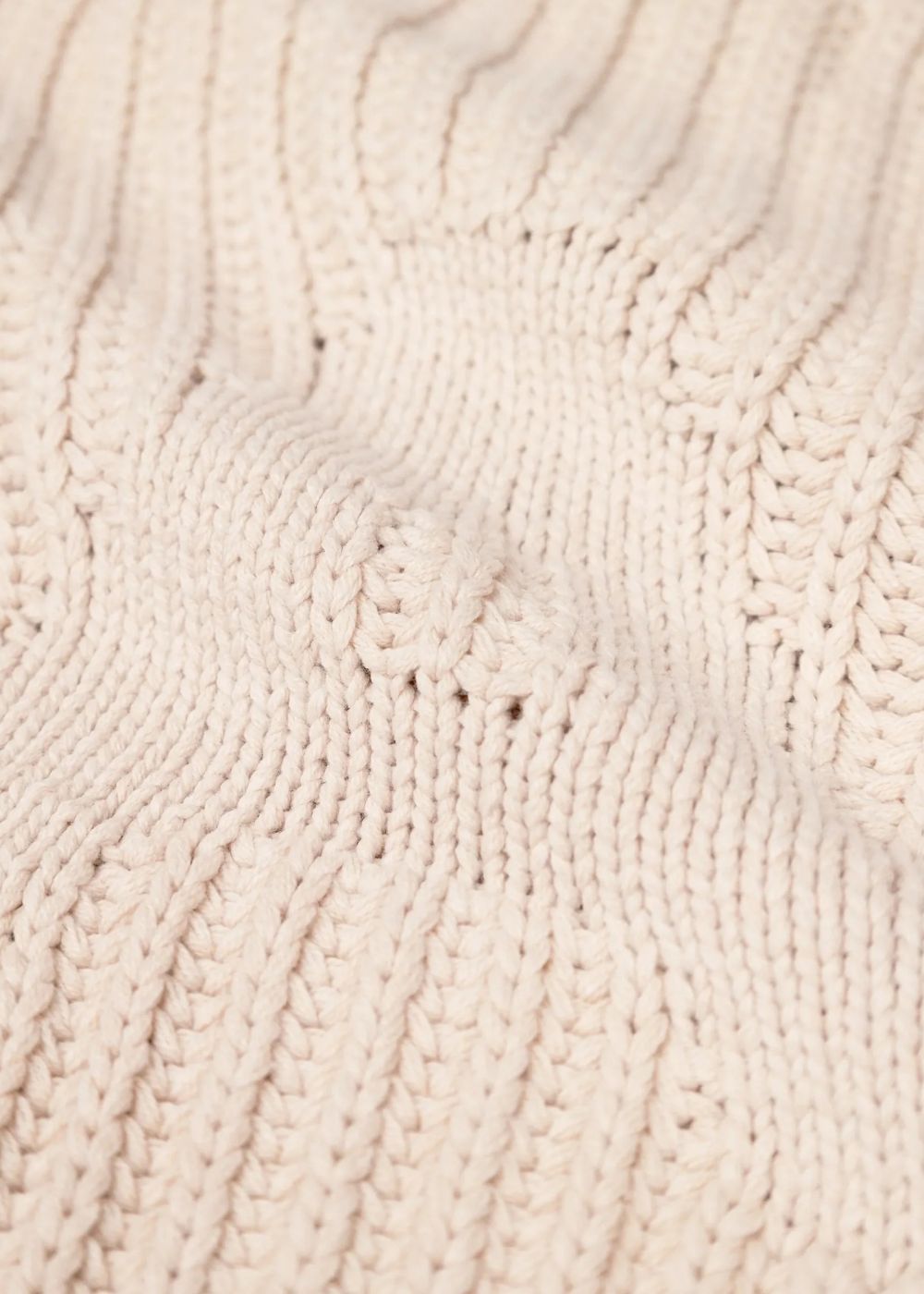 Primer plano de la textura de punto acanalado del jersey Brams Fruit Fisherman beige