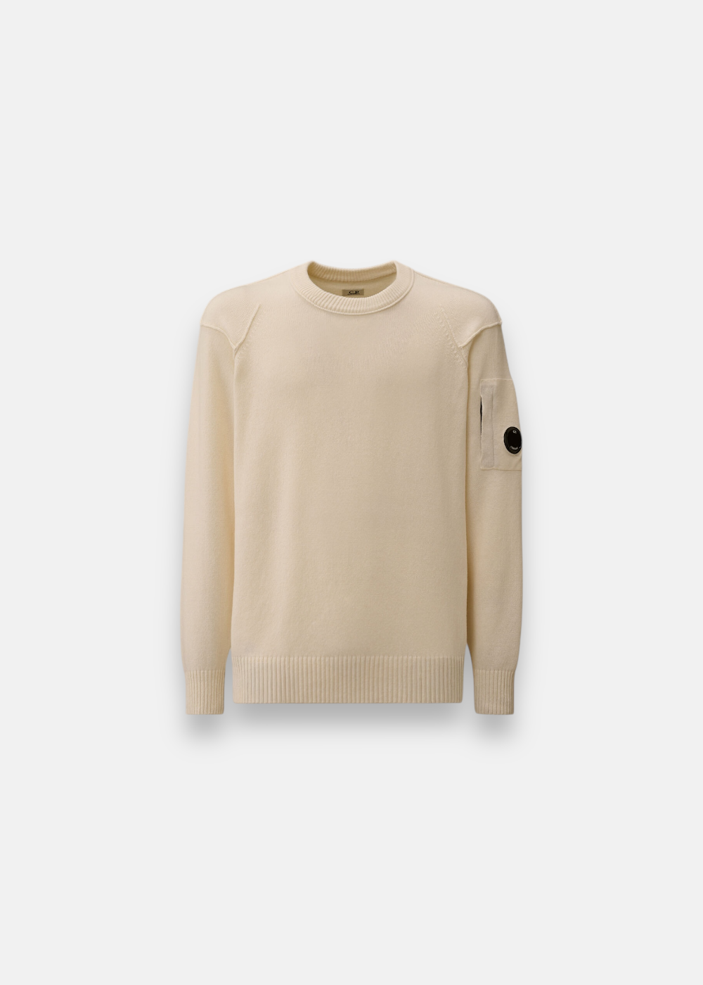 Pull C.P. Company Lambswool GRS col rond, couleur beige/crème, vue de produit plat, avec lentille signature sur le bras.