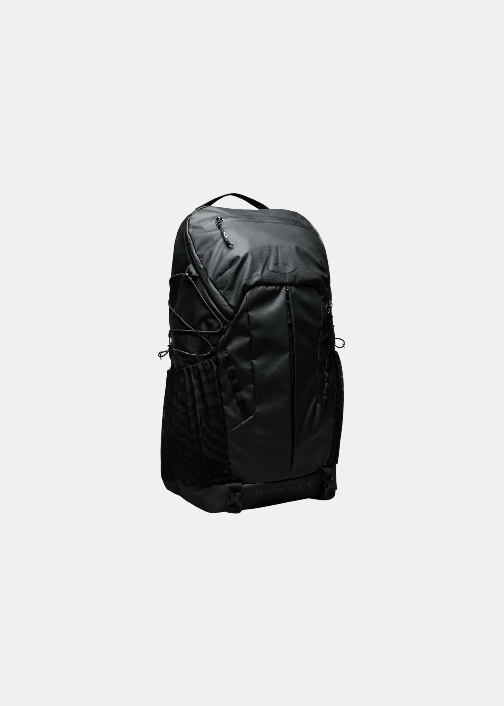 Sac à dos 29L Oakley Terraquest en tissu recyclé noir vue de trois-quarts avec poches latérales et sangles de compression