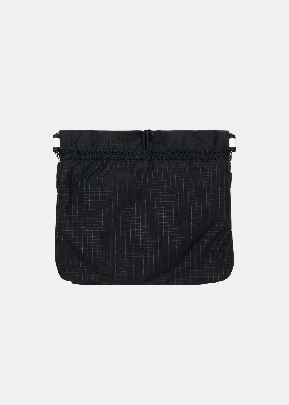 Vue arrière de la sacoche technique Oakley noire, montrant le panneau en tissu ripstop quadrillé et les attaches latérales