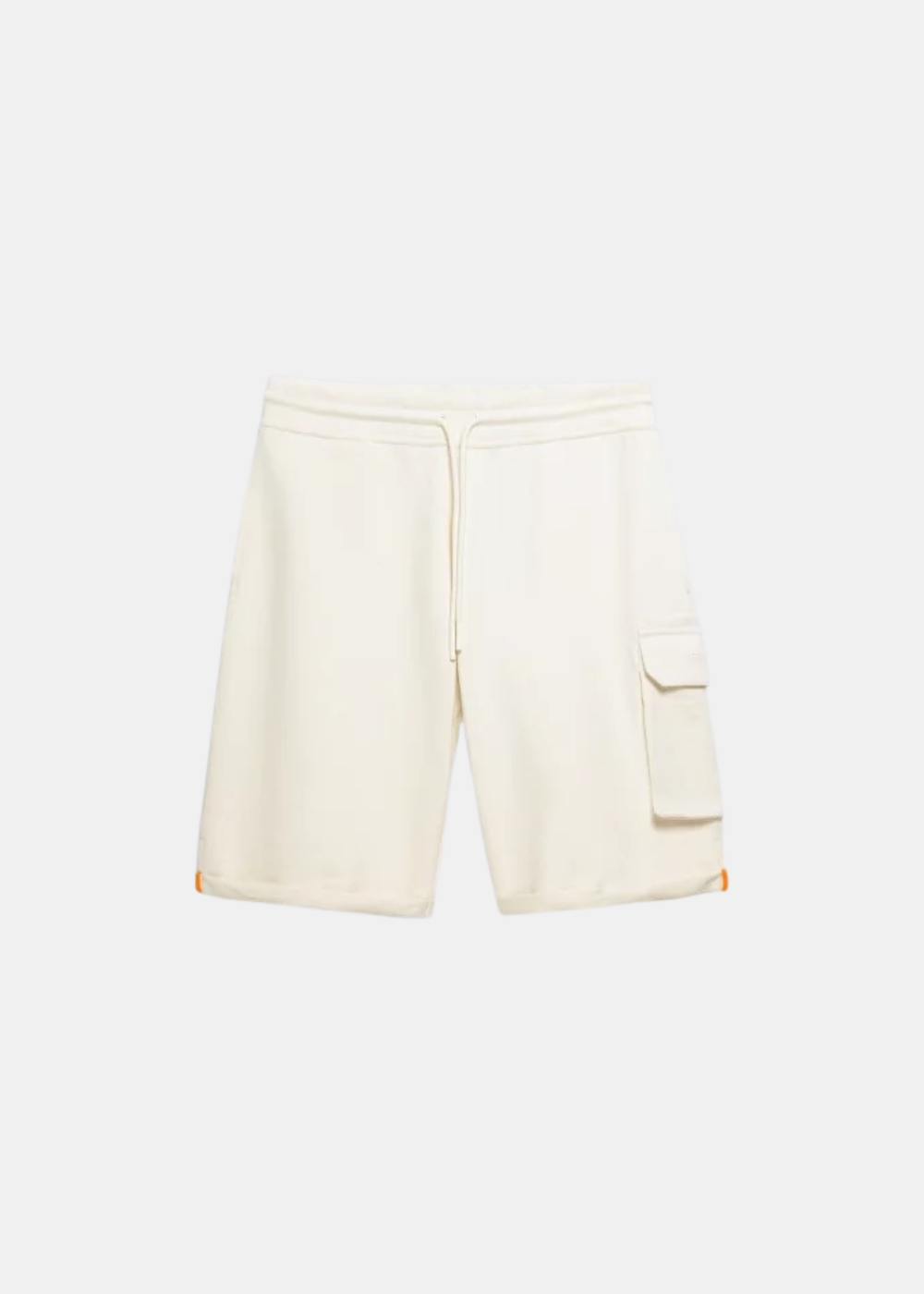 Packshot de face d'un short cargo en molleton beige Gertrude Ivar avec cordon de serrage et détails orange aux ourlets.