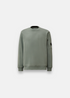 Sweat-shirt bleu gris C.P. Company en molleton avec col rond et poche zippée sur la manche gauche.