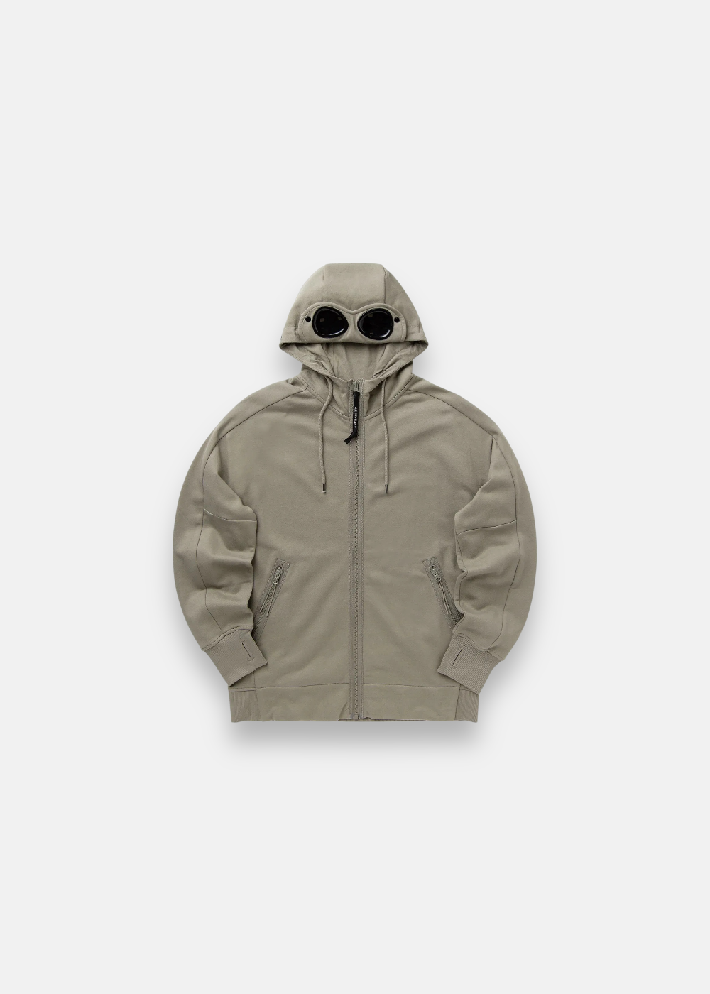 vue a plat sur fond blanc du sweat capuche cp company goggle fallen rock