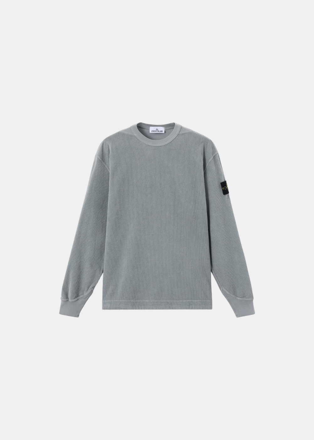 Packshot du sweat en jersey velours côtelé gris Stone Island avec badge sur la manche gauche