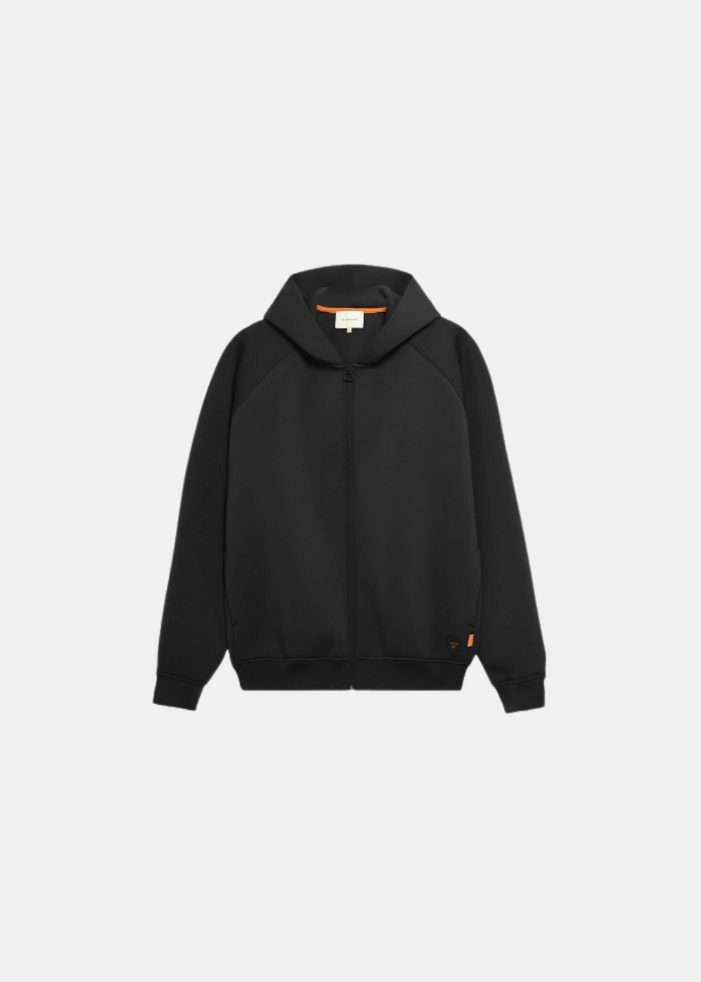 Packshot à plat de face du sweat zippé à capuche Gertrude noir avec emmanchures raglan et finitions bord-côte