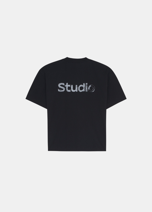 Vue de dos du t-shirt Études Studio noir montrant le logo 