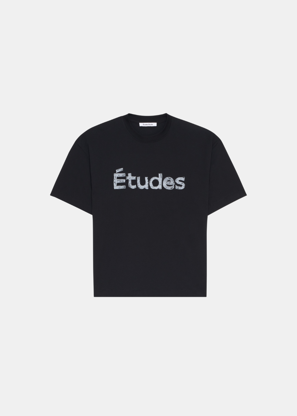 T-shirt Études Studio noir coupe relax en coton biologique avec logo "Études" effet craie blanc sur la poitrine.