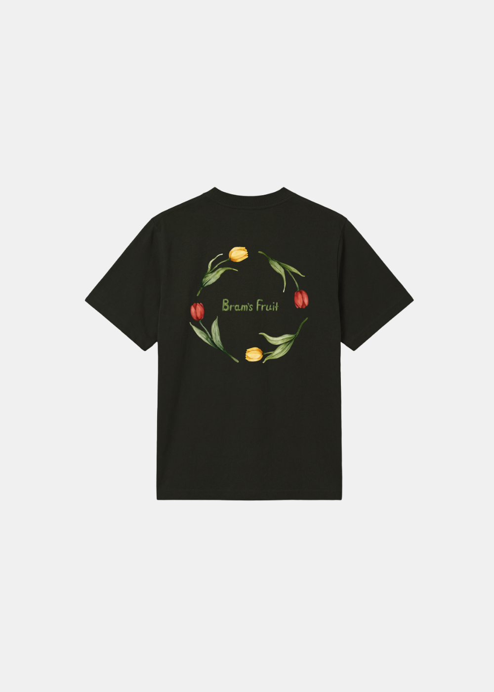 Packshot du t-shirt noirFlora 2.0 Bram’s Fruit montrant le visuel circulaire de tulipes rouges et jaunes.