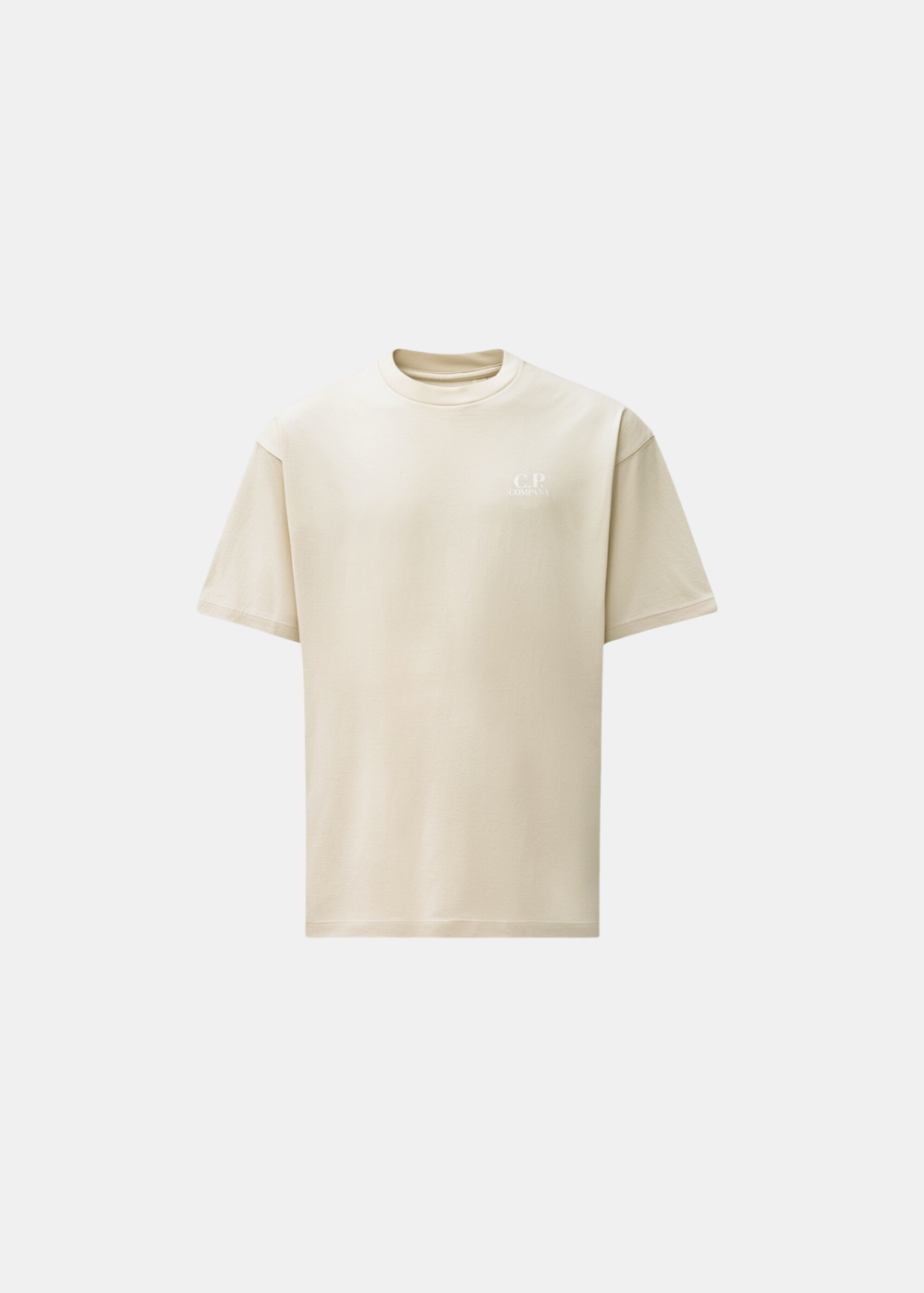 Packshot du t-shirt beige clair à manches courtes C.P. Company col rond avec discret logo sérigraphié blanc sur la poitrine gauche