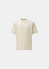 Packshot du t-shirt beige clair à manches courtes C.P. Company col rond avec discret logo sérigraphié blanc sur la poitrine gauche