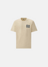 T-shirt homme blanc C.P. Company avec logo carré bleu marine sur la poitrine, packshot à plat.