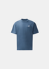 T-shirt en jersey de coton bleu CP Company vu de face avec un petit logo blanc imprimé sur le côté gauche de la poitrine
