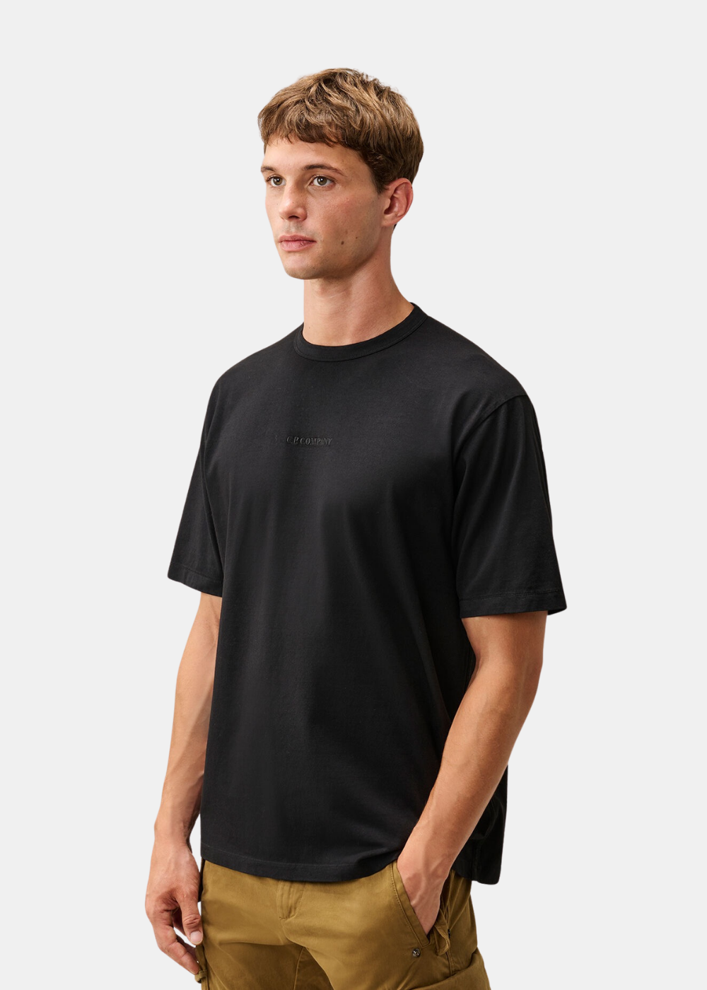 Vue de trois-quarts face portée du t-shirt Homme C.P. Company 1020 Jersey Old Dye noir